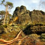 die dem Heulenberg südlich vorgelagerten Kletterfelsen