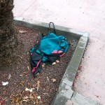 weggeworfener Rucksack weggeworfener Rucksack