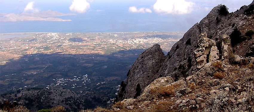 Blick vom Dikeos-Vorgipfel nach Norden &uuml;ber Zia und Tigaki